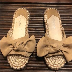 J slides nude color bow sandals